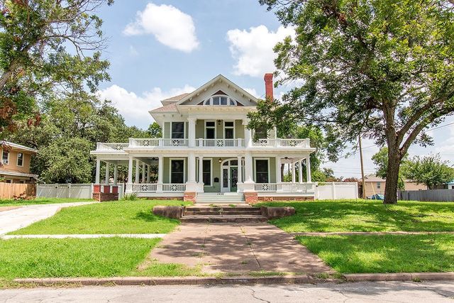 2420 Colcord Avenue, Waco, TX 76707