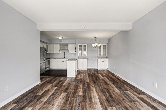 734 W Kilgore Road 303, Kalamazoo City, MI 49008