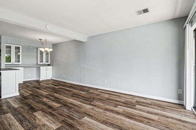 734 W Kilgore Road 303, Kalamazoo City, MI 49008