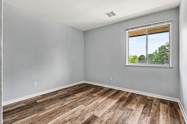734 W Kilgore Road 303, Kalamazoo City, MI 49008