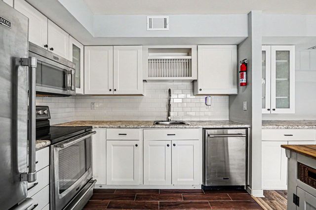 734 W Kilgore Road 303, Kalamazoo City, MI 49008