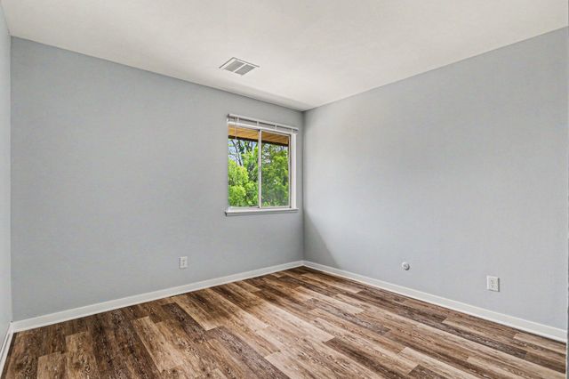 734 W Kilgore Road 303, Kalamazoo City, MI 49008