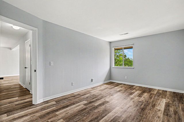 734 W Kilgore Road 303, Kalamazoo City, MI 49008