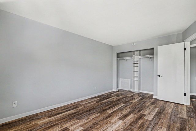 734 W Kilgore Road 303, Kalamazoo City, MI 49008
