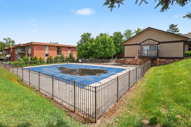 734 W Kilgore Road 303, Kalamazoo City, MI 49008