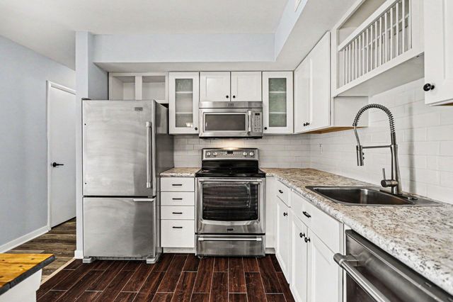 734 W Kilgore Road 303, Kalamazoo City, MI 49008