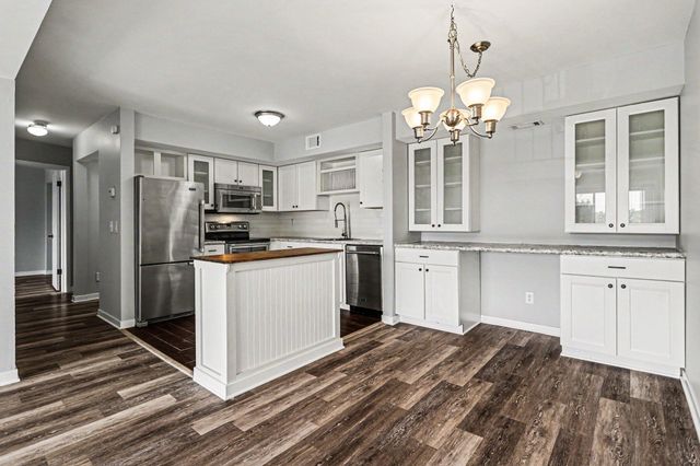 734 W Kilgore Road 303, Kalamazoo City, MI 49008