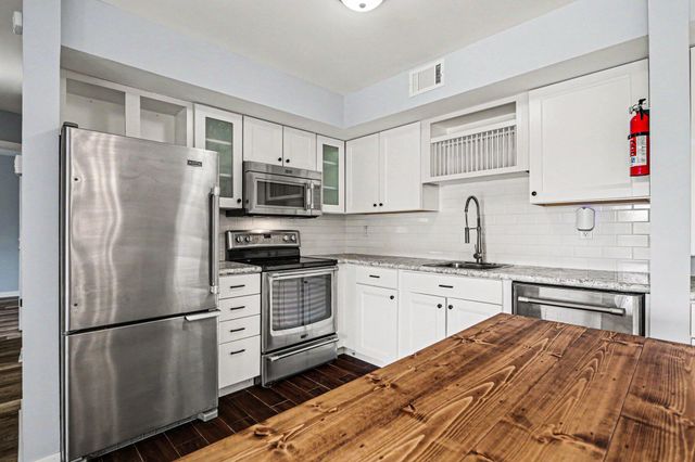 734 W Kilgore Road 303, Kalamazoo City, MI 49008