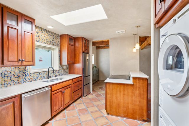 320 Artist 58, Santa Fe, NM 87501