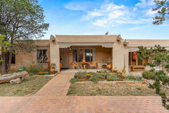 320 Artist 58, Santa Fe, NM 87501