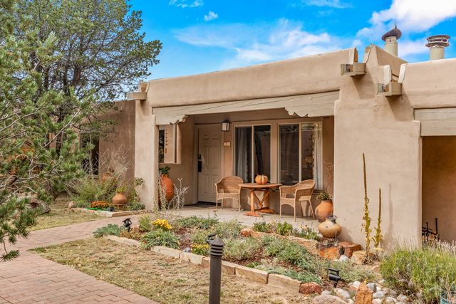 320 Artist 58, Santa Fe, NM 87501