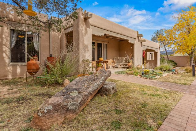 320 Artist 58, Santa Fe, NM 87501