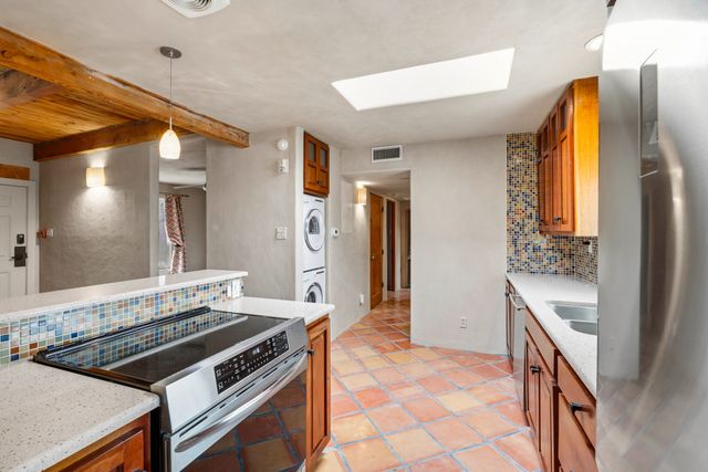 320 Artist 58, Santa Fe, NM 87501