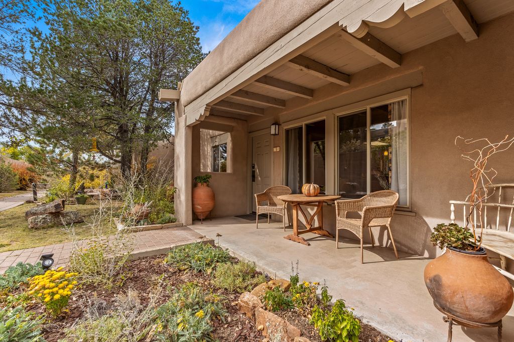 320 Artist 58, Santa Fe, NM 87501