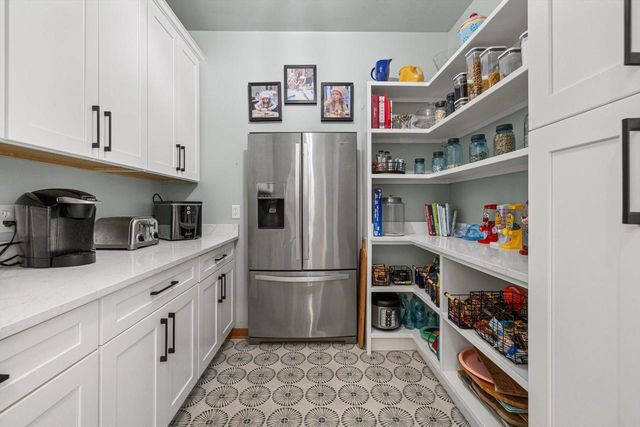 5740 Woodland Hills DRIVE, Mount Pleasant, WI 53406