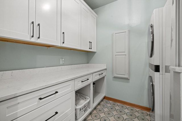 5740 Woodland Hills DRIVE, Mount Pleasant, WI 53406