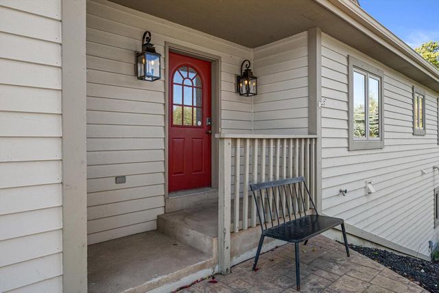 5740 Woodland Hills DRIVE, Mount Pleasant, WI 53406