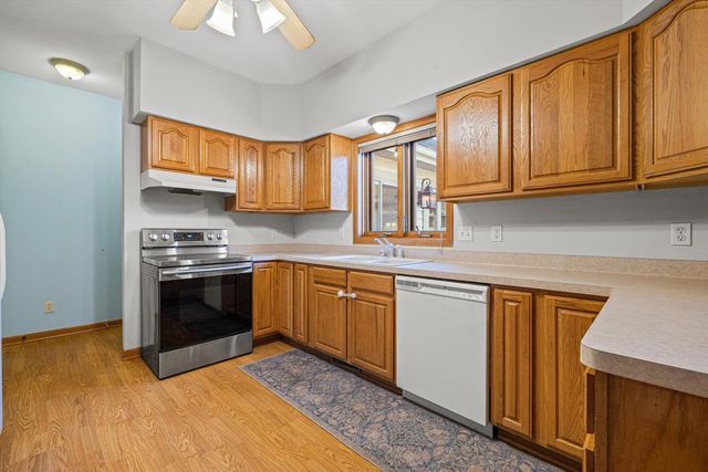 5740 Woodland Hills DRIVE, Mount Pleasant, WI 53406