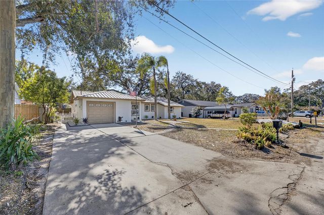 207 LENTZ ROAD, Brandon, FL 33510