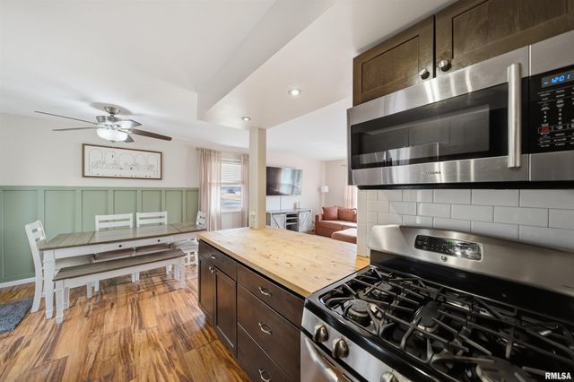 210 BLOSSOM Terrace, Washington, IL 61571