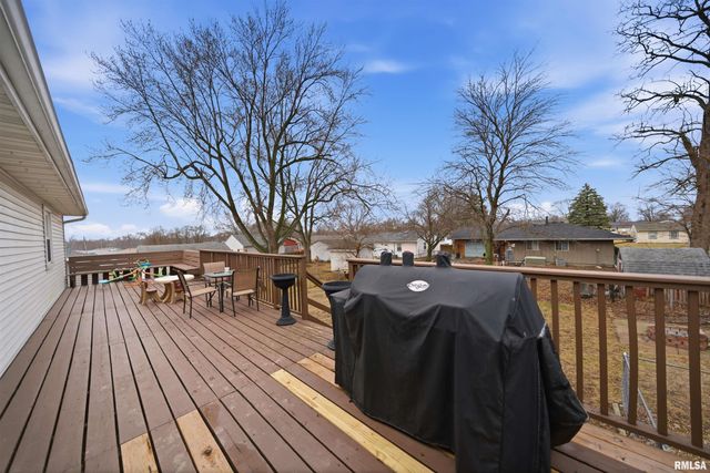 210 BLOSSOM Terrace, Washington, IL 61571