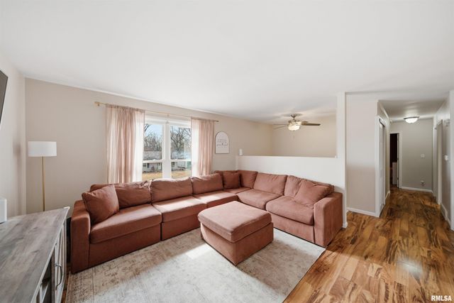 210 BLOSSOM Terrace, Washington, IL 61571