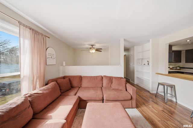 210 BLOSSOM Terrace, Washington, IL 61571