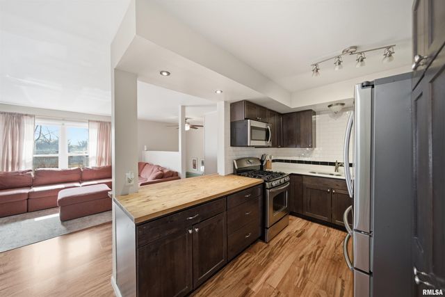 210 BLOSSOM Terrace, Washington, IL 61571