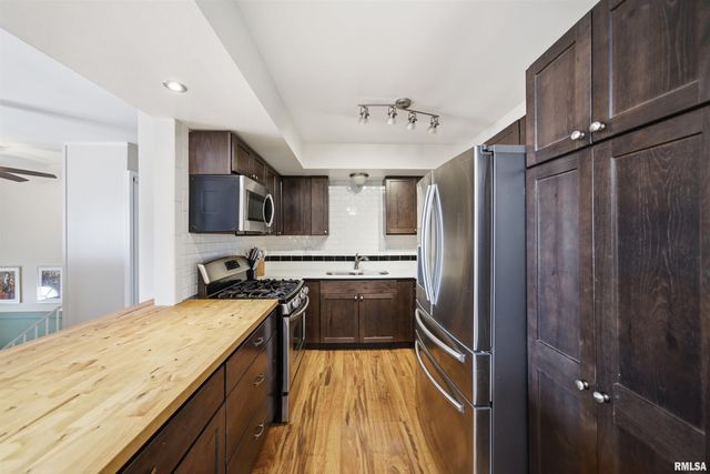 210 BLOSSOM Terrace, Washington, IL 61571