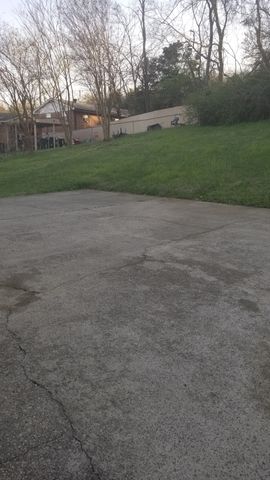 2714 Combs Dr, Nashville, TN 37207