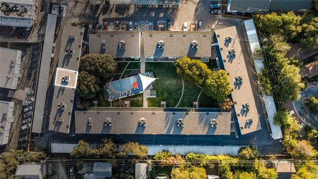 2200 Dickson DR 112, Austin, TX 78704