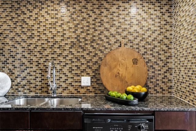 2200 Dickson DR 112, Austin, TX 78704