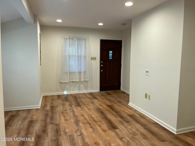 544 Pacific Avenue, Beachwood, NJ 08722