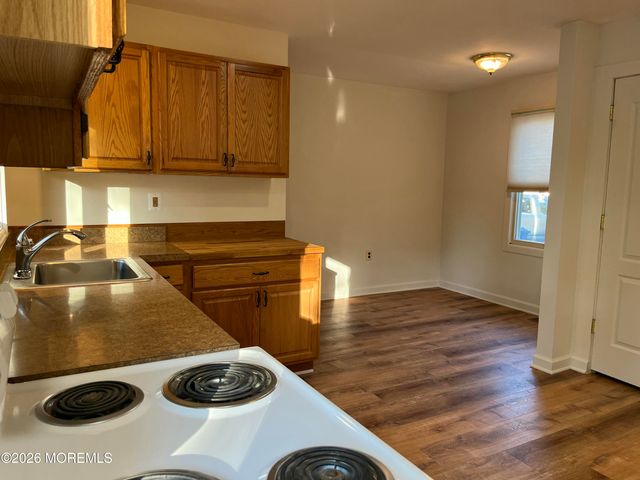 544 Pacific Avenue, Beachwood, NJ 08722