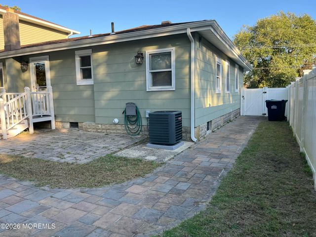 544 Pacific Avenue, Beachwood, NJ 08722