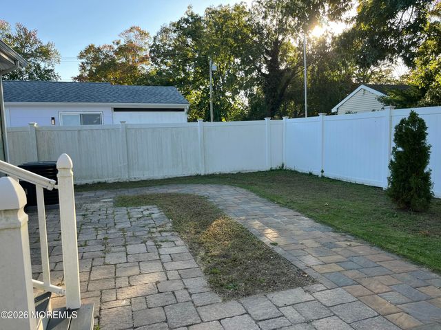 544 Pacific Avenue, Beachwood, NJ 08722