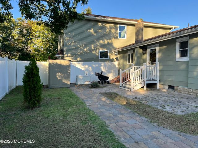 544 Pacific Avenue, Beachwood, NJ 08722