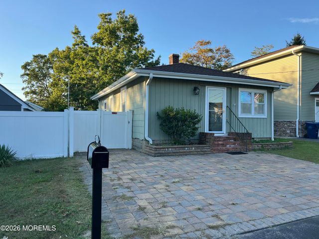544 Pacific Avenue, Beachwood, NJ 08722