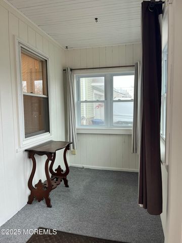 544 Pacific Avenue, Beachwood, NJ 08722