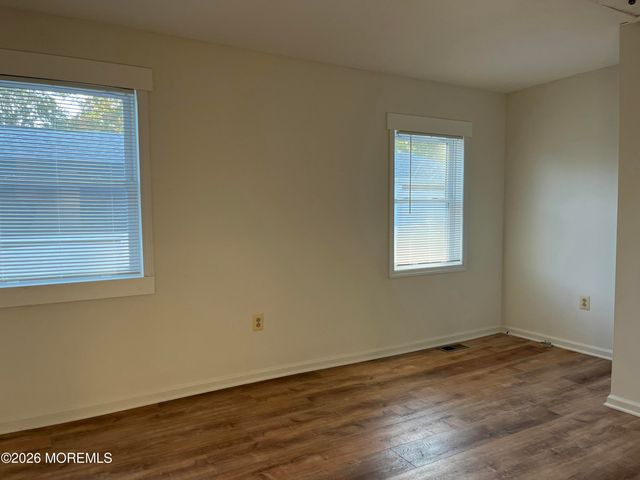 544 Pacific Avenue, Beachwood, NJ 08722
