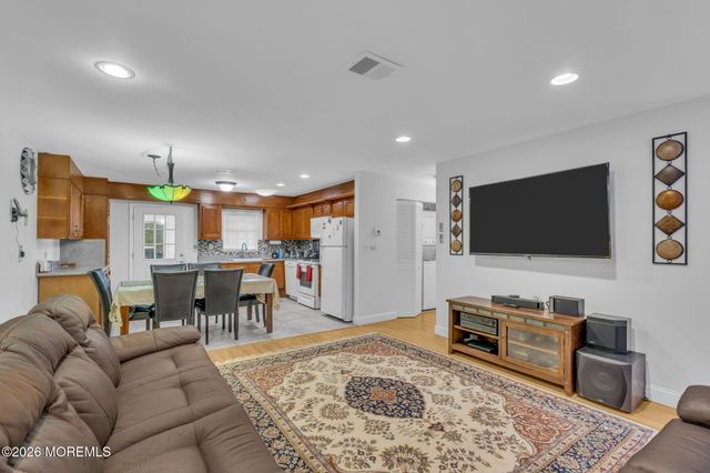 58F Buckingham Dr., Lakewood, NJ 08701