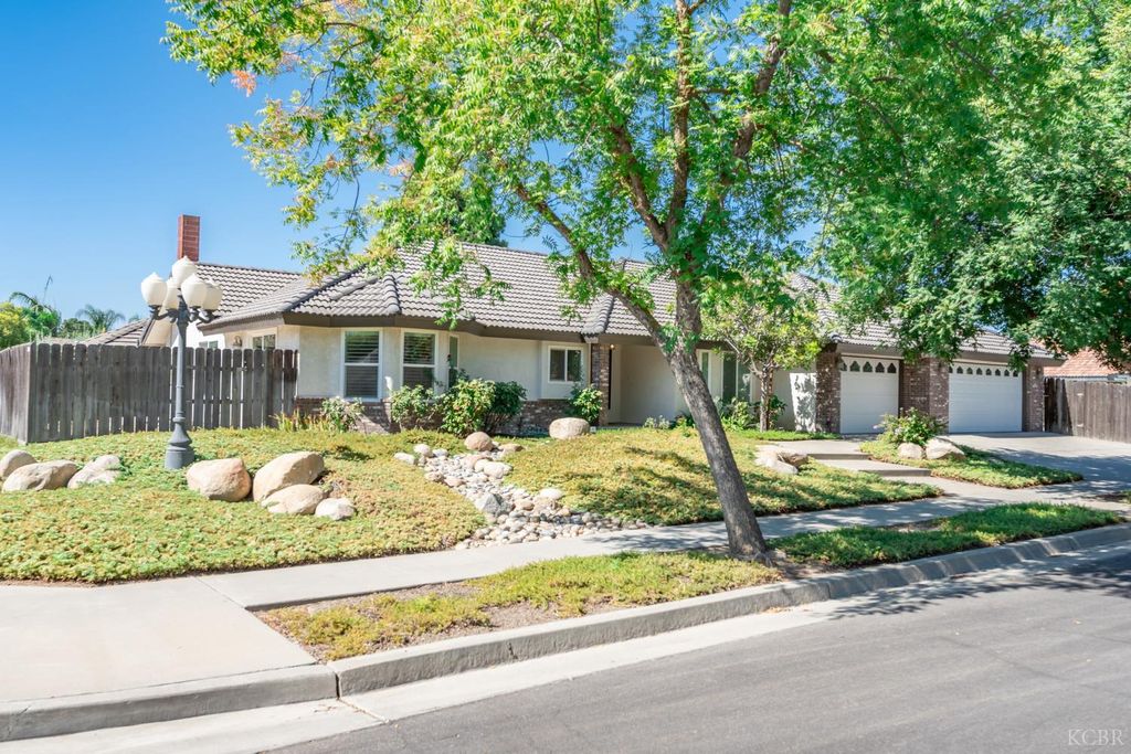 1445 Lincoln, Lemoore, CA 93245