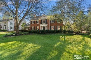 904 Plymouth Avenue Se, East Grand Rapids, MI 49506