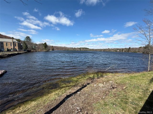 4 Ray Lane, Loch Sheldrake, NY 12733