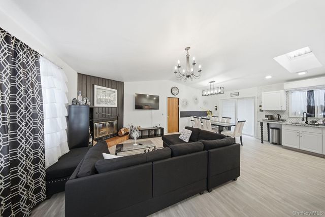 4 Ray Lane, Loch Sheldrake, NY 12733