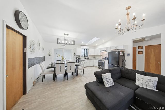 4 Ray Lane, Loch Sheldrake, NY 12733