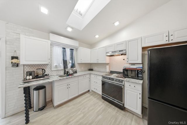 4 Ray Lane, Loch Sheldrake, NY 12733