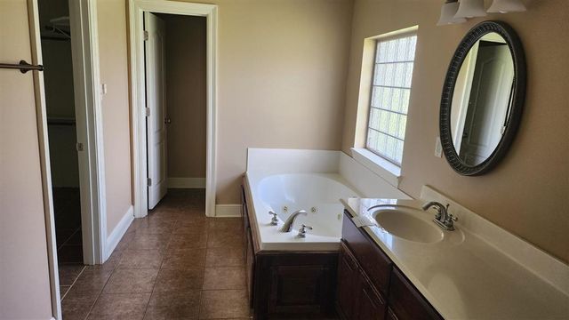 117 W Tyler Lane W, Leesville, LA 71446