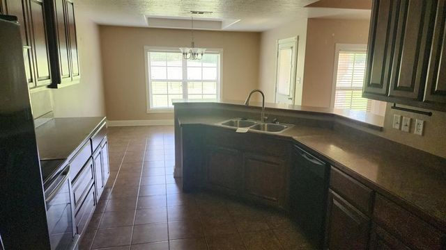 117 W Tyler Lane W, Leesville, LA 71446