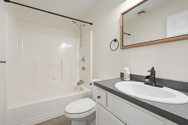 10 Mate Dr, New Bedford, MA 02745